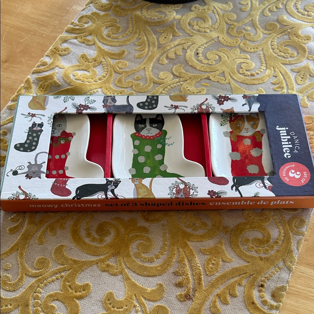 Meowy Christmas Cat-Shaped Dish Set - Red, Green, White